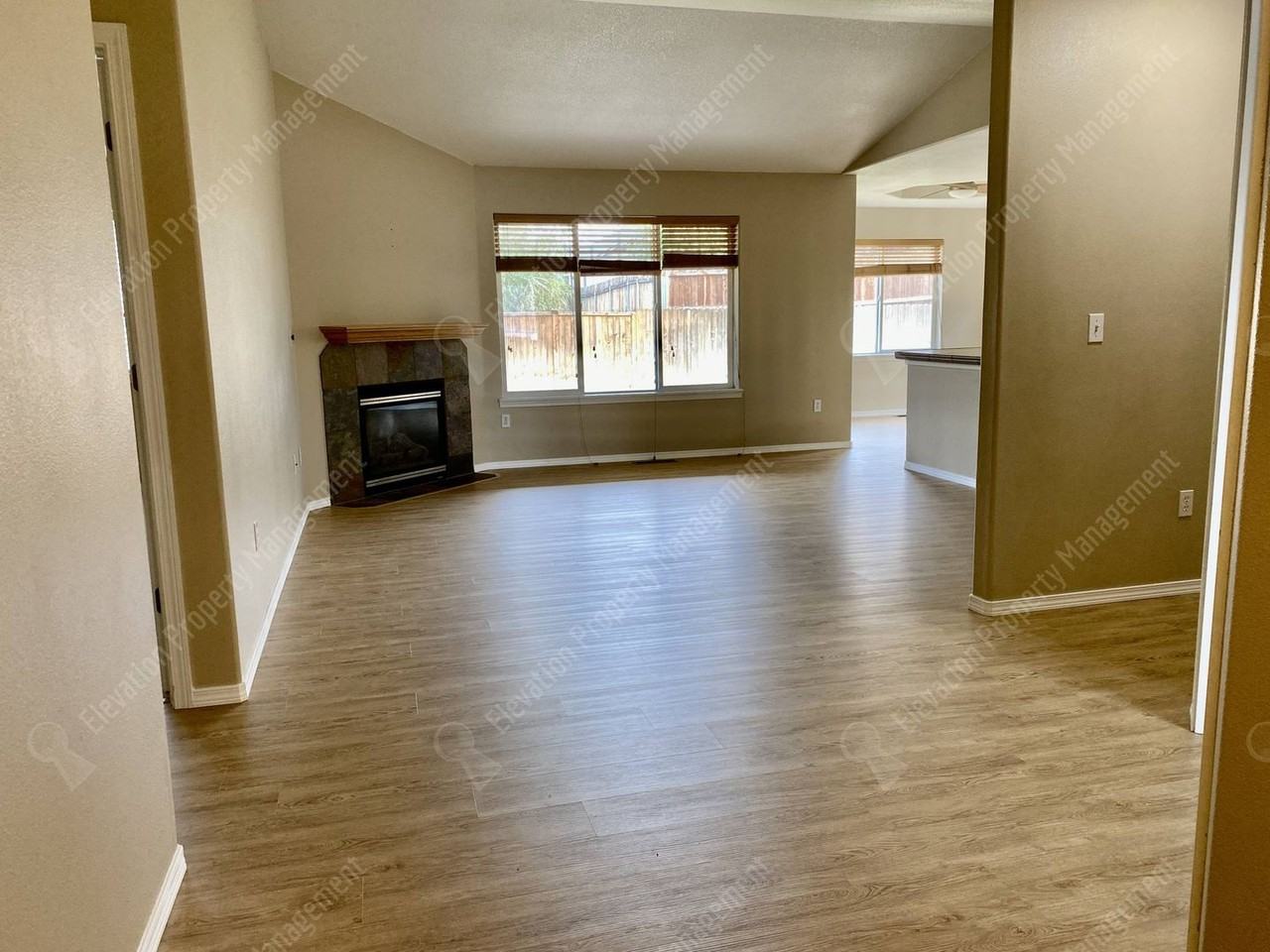 625 Ne Redwood Ave - Photo 4 of 20