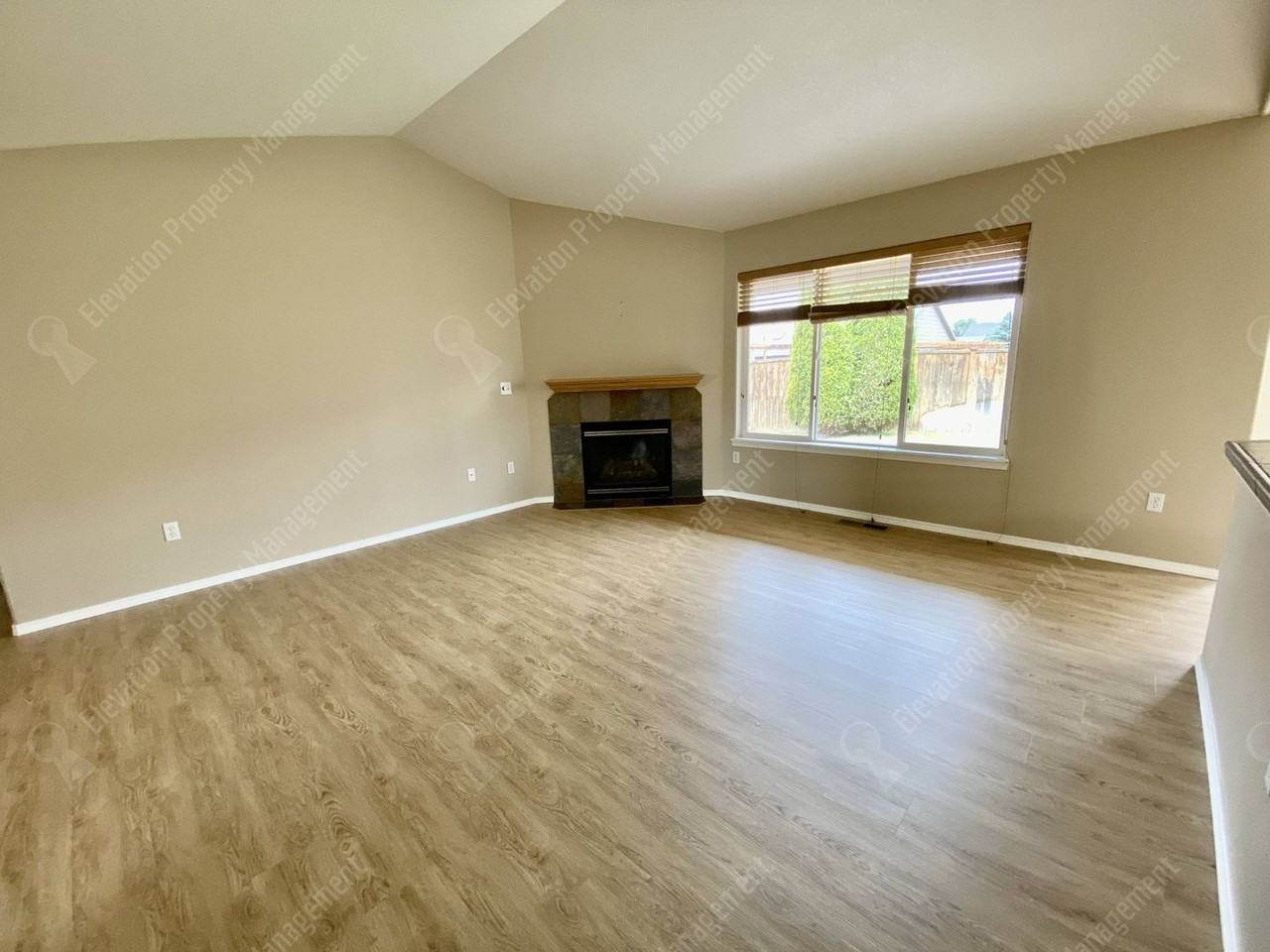 625 Ne Redwood Ave - Photo 5 of 20