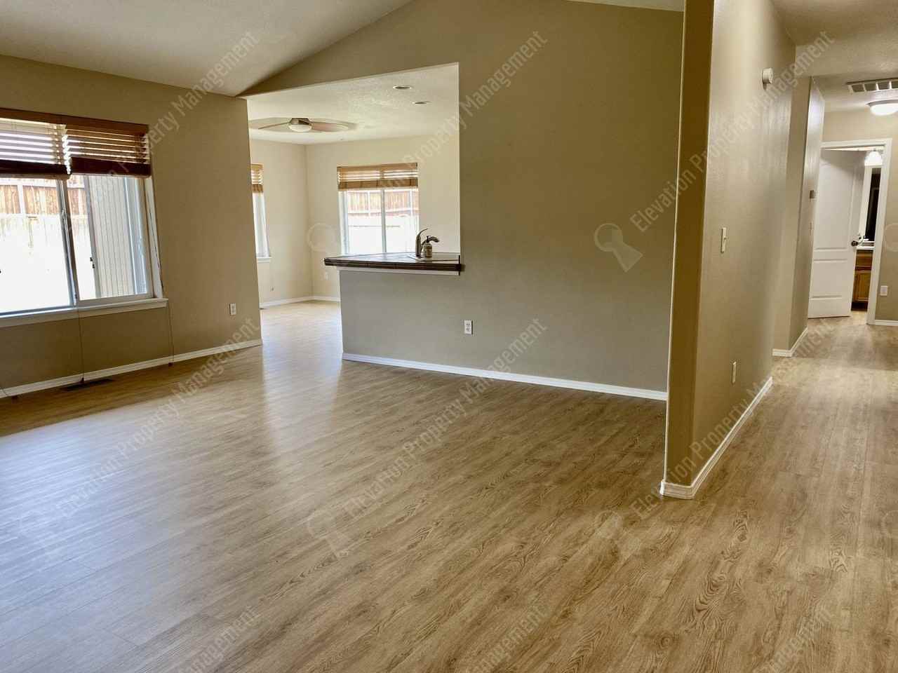 625 Ne Redwood Ave - Photo 6 of 20