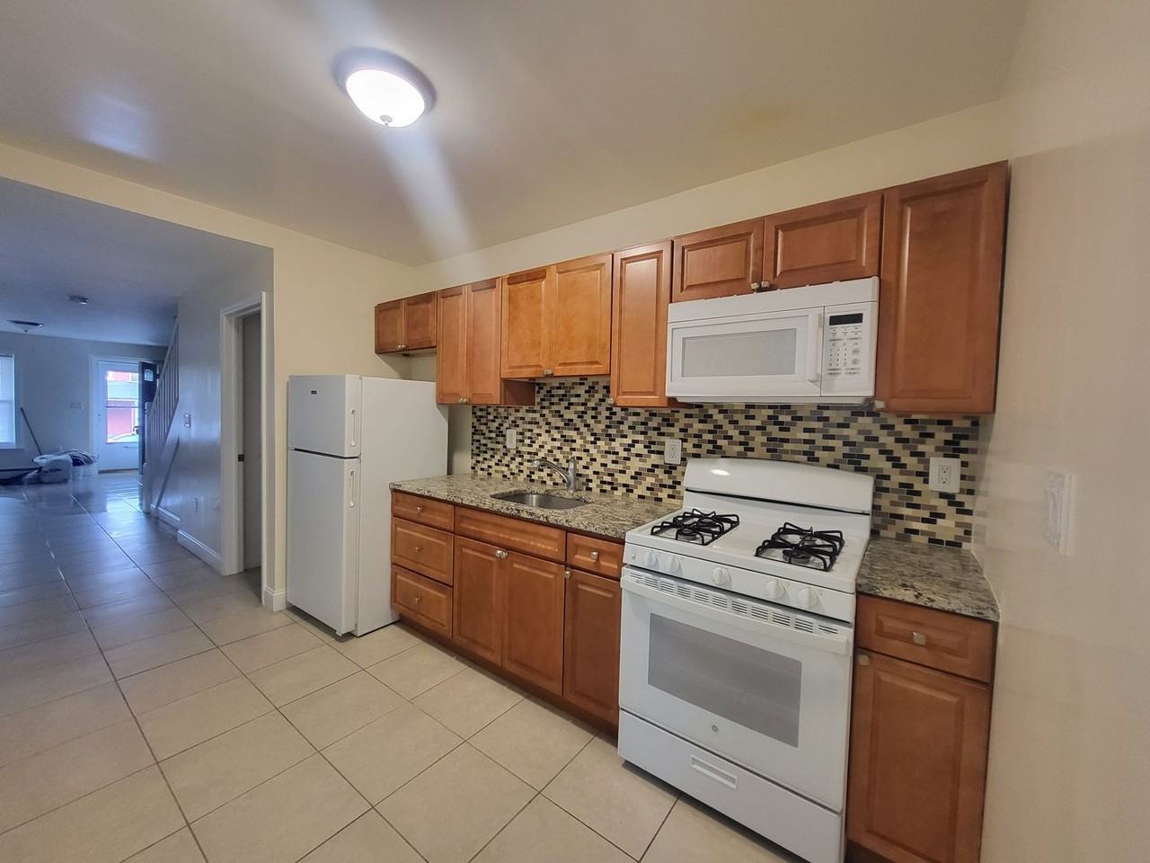 428 W Greenleaf St - Photo 3 of 14