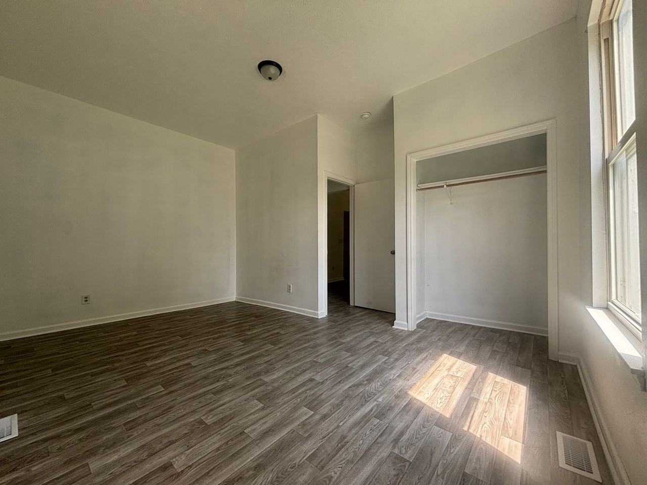 951 W Brower St - Photo 3 of 10