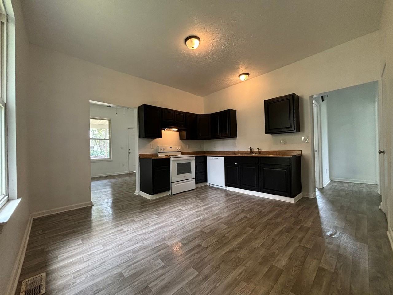 951 W Brower St - Photo 4 of 10