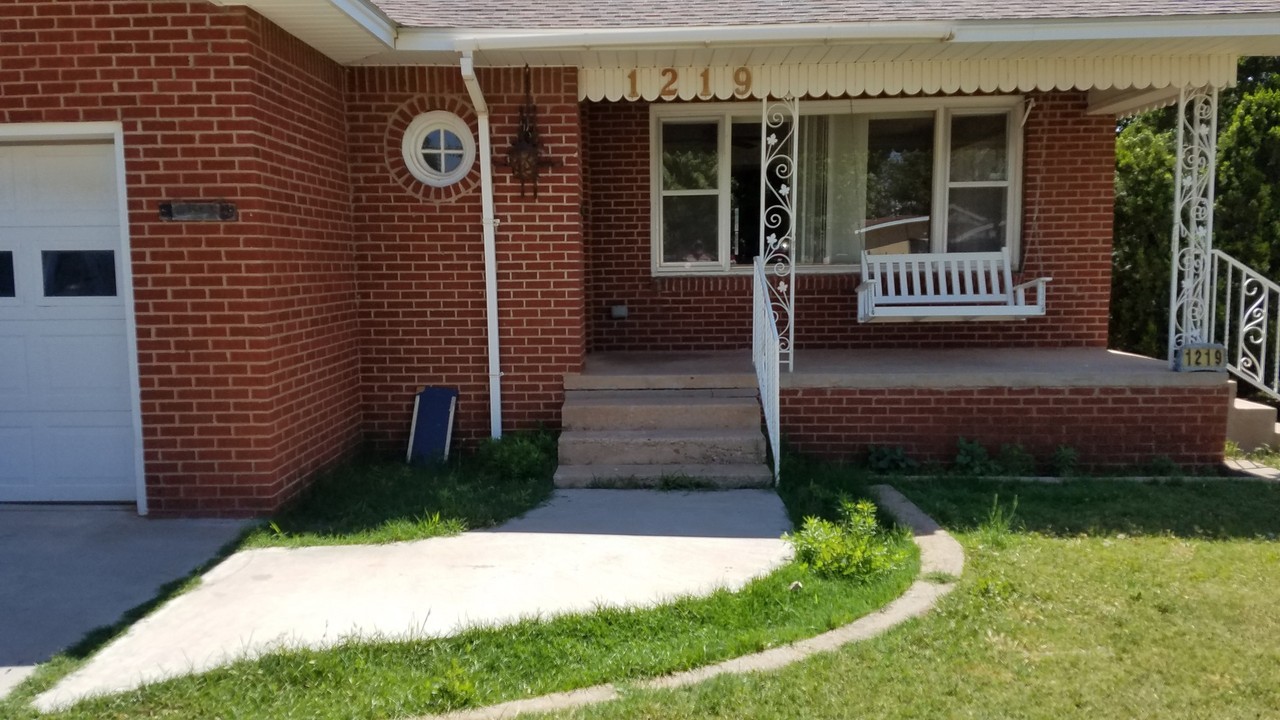 1219 N Merriwether St - Photo 3 of 13