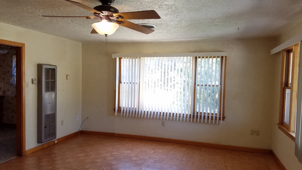1219 N Merriwether St - Photo 4 of 13