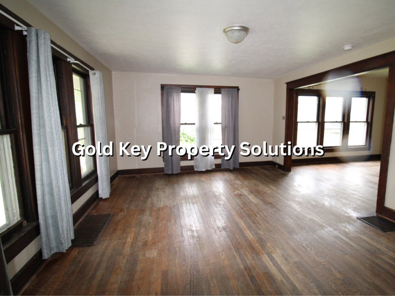 501 W 2nd St - Photo 4 of 17