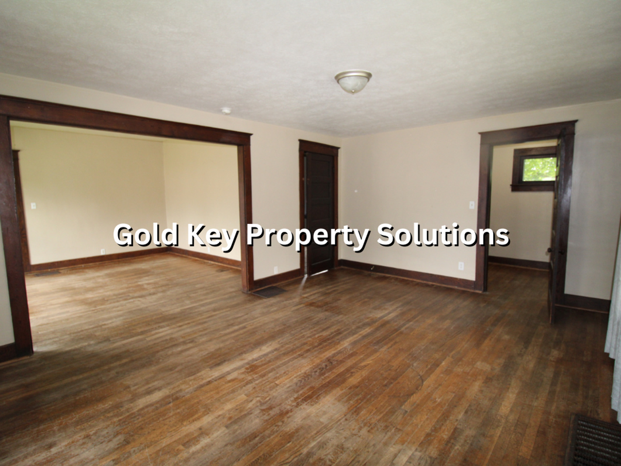 501 W 2nd St - Photo 5 of 17