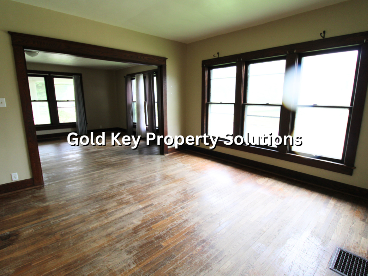 501 W 2nd St - Photo 7 of 17