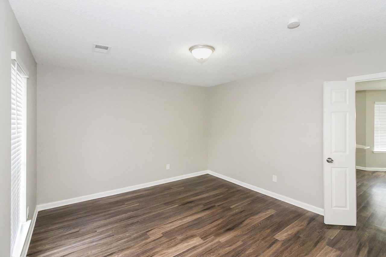 4333 Rainey Woods Cove - Photo 4 of 17