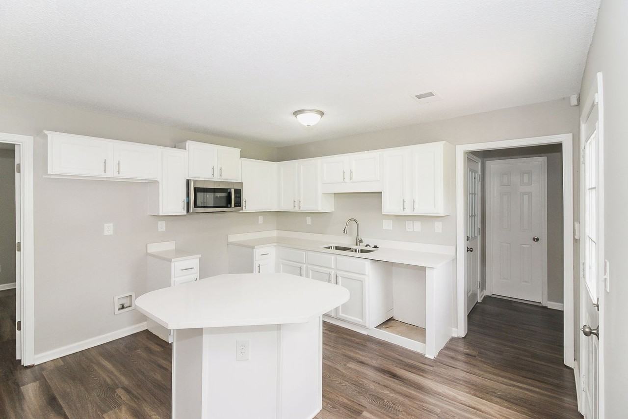 4333 Rainey Woods Cove - Photo 7 of 17