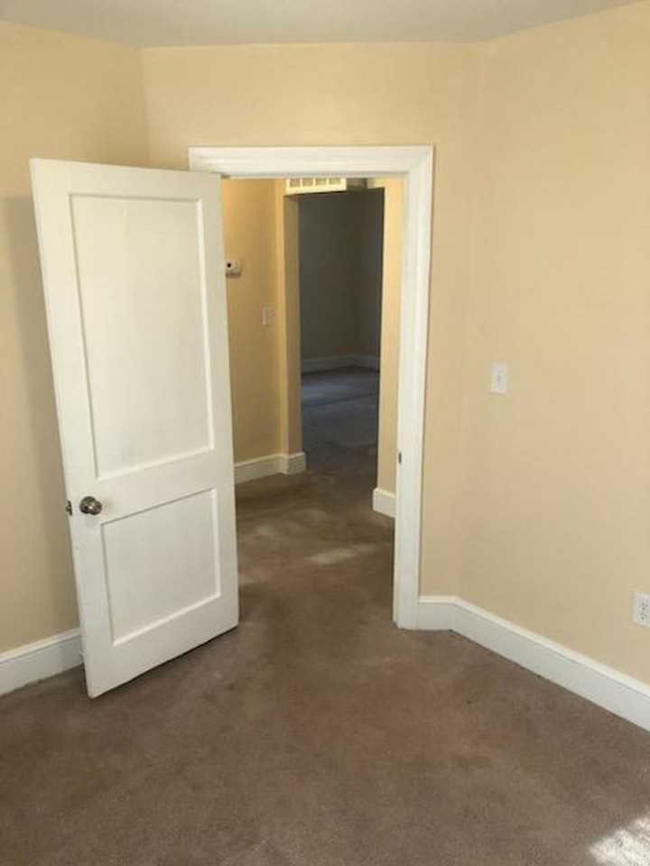 2310 Richmond Ave - Photo 4 of 11