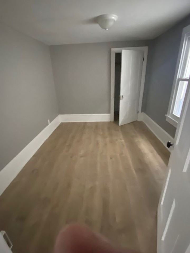 1009 S Market St - Photo 2 of 15