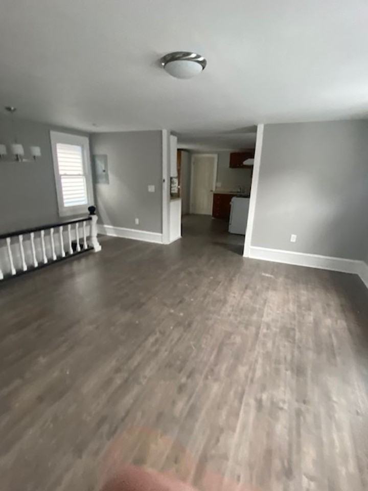 1009 S Market St - Photo 3 of 15