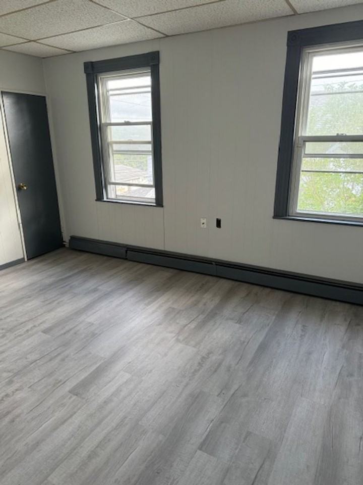 159 N Main St - Photo 6 of 12