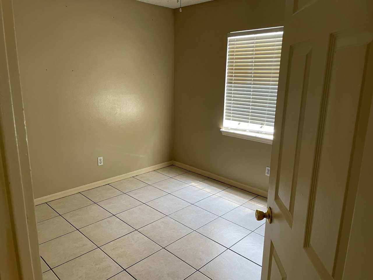 3012 Patel Dr - Photo 7 of 7