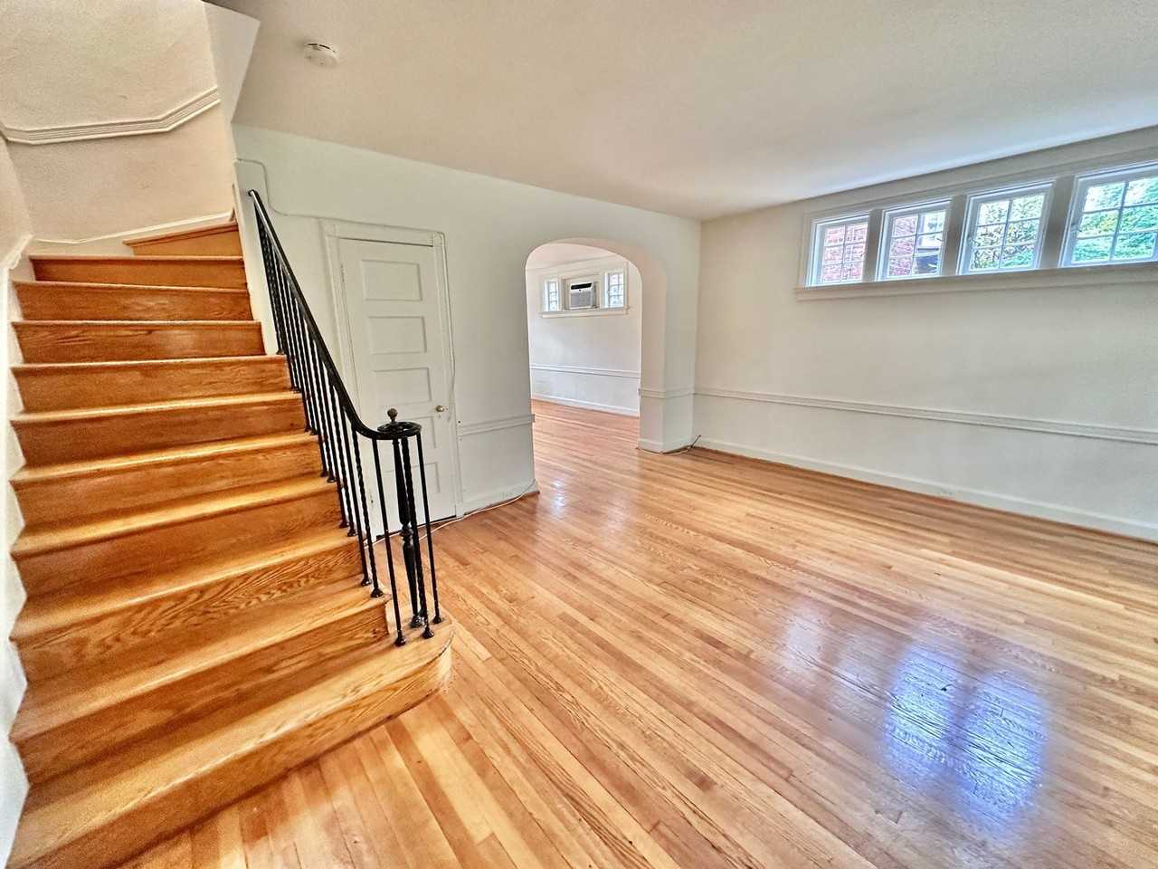 4422 Greenwich Pkwy Nw - Photo 4 of 50