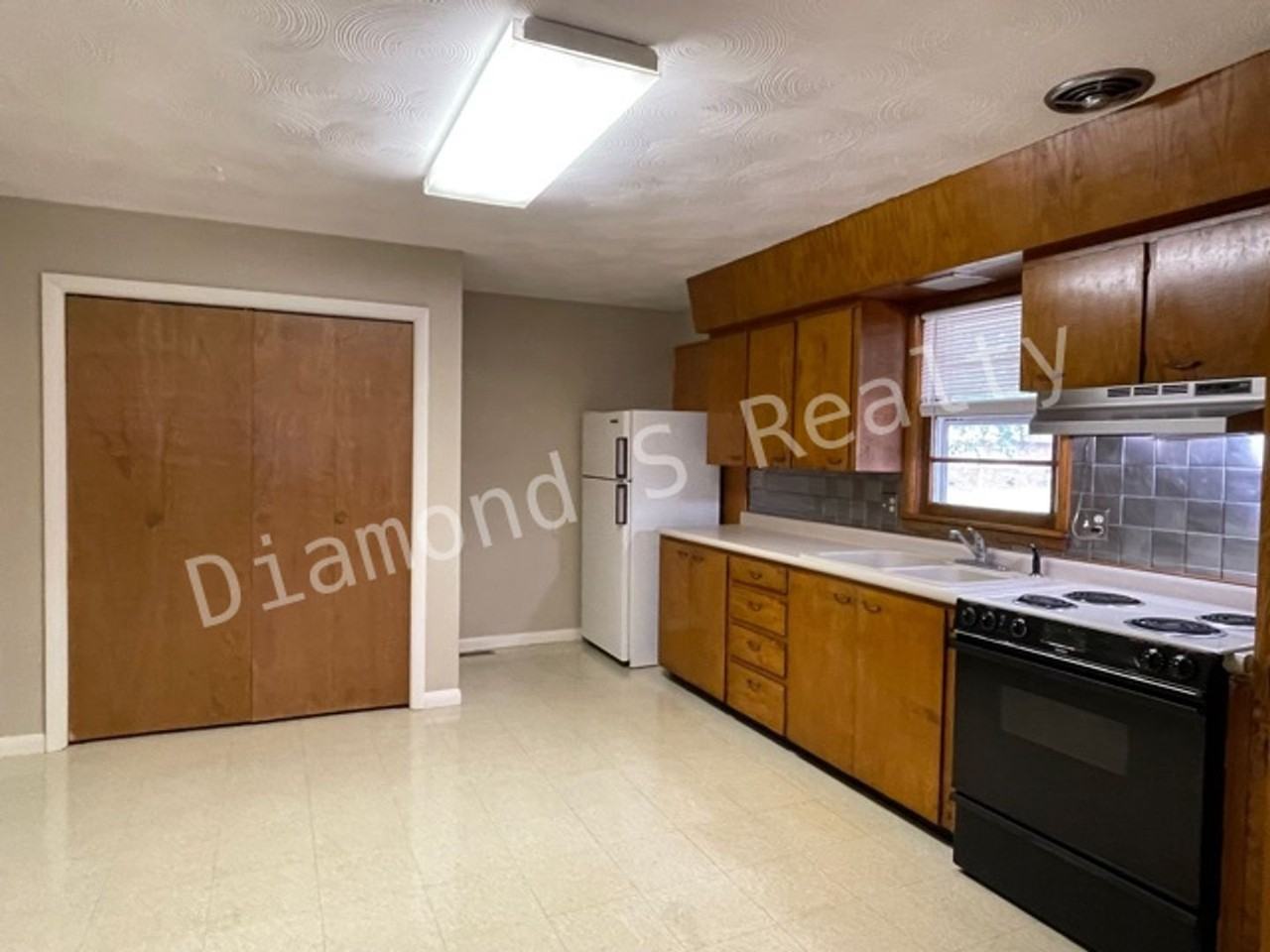 927 S Link Ave - Photo 6 of 17