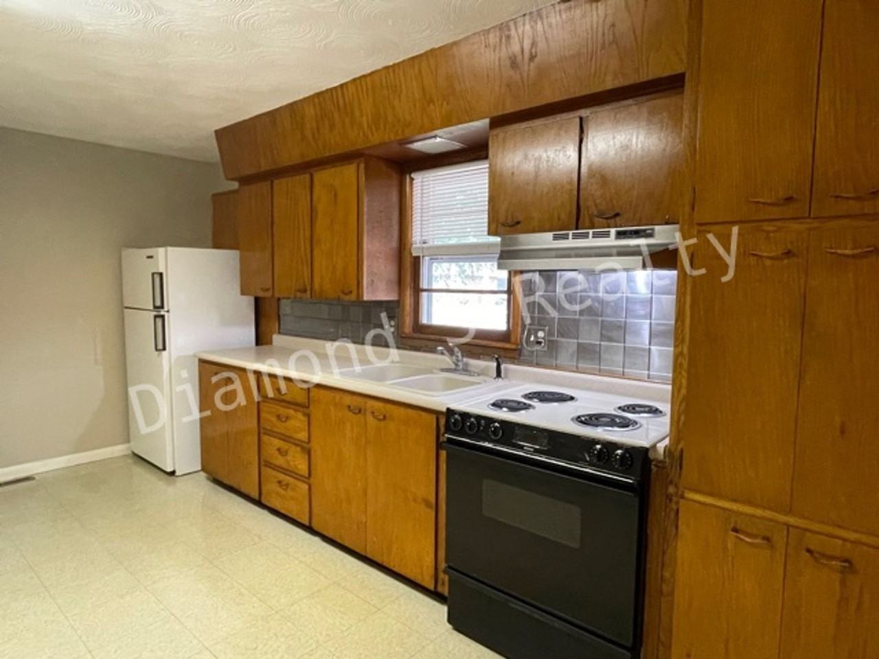 927 S Link Ave - Photo 7 of 17