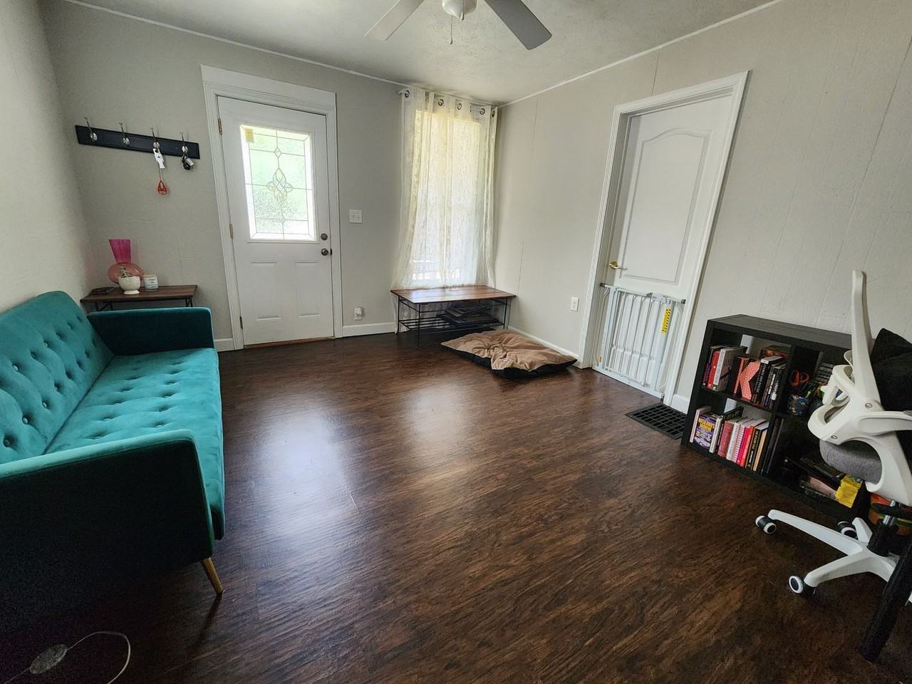 411 E Jackson St - Photo 2 of 8
