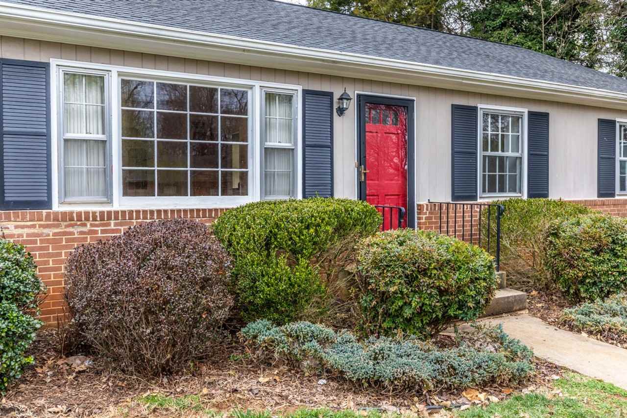 1406 Holly Rd - Photo 2 of 44