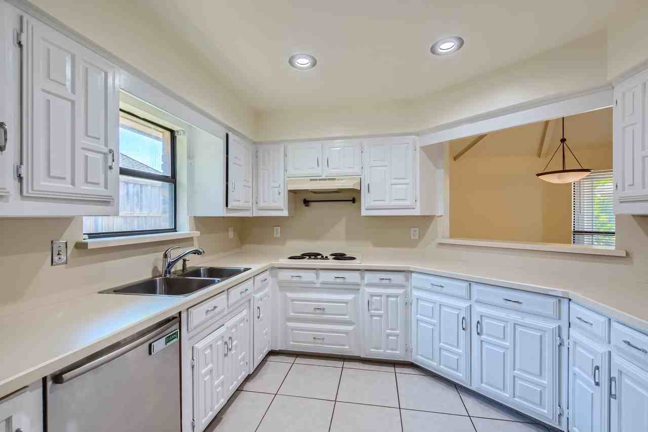 2425 Trellis Ln - Photo 2 of 30