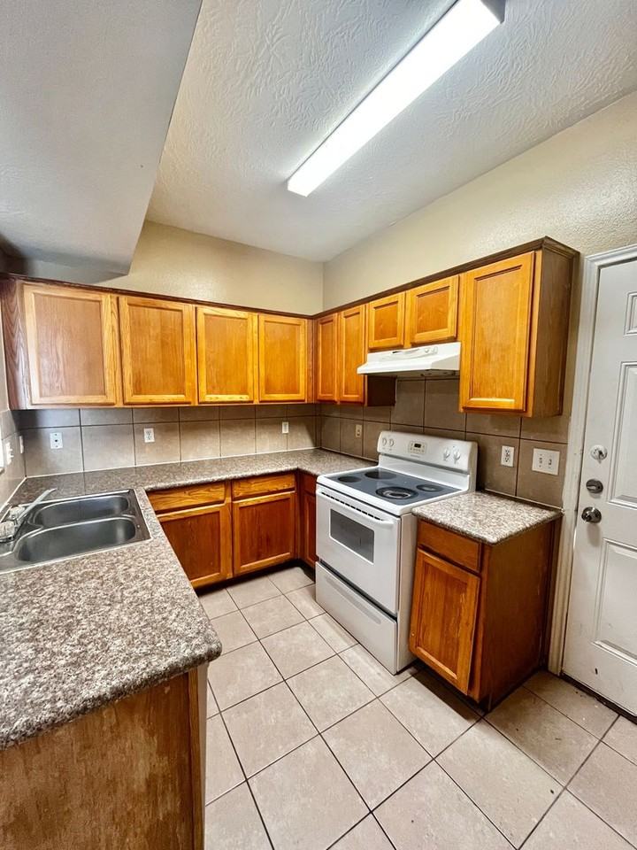 6933 Liverpool St - Photo 2 of 23