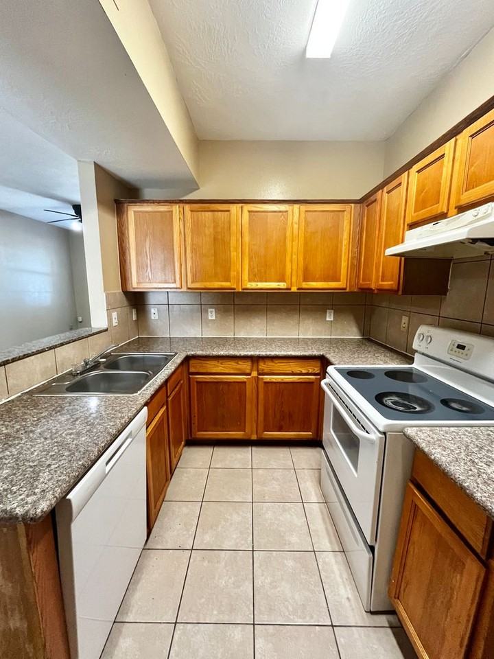 6933 Liverpool St - Photo 3 of 23