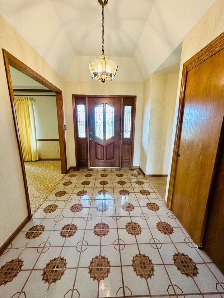 15255 W 223rd St - Photo 3 of 39