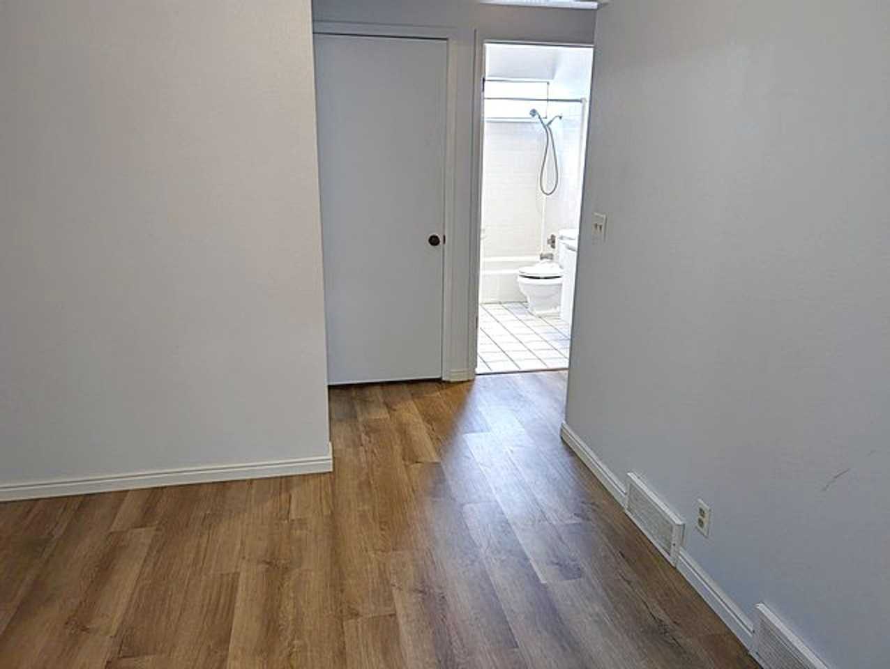 2408 S Elizabeth St #5 - Photo 7 of 15