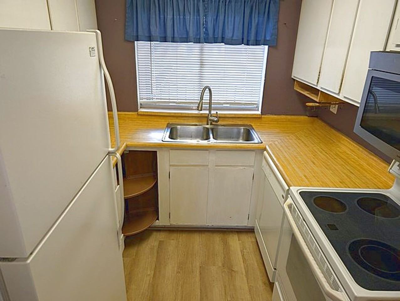 2408 S Elizabeth St #5 - Photo 2 of 15