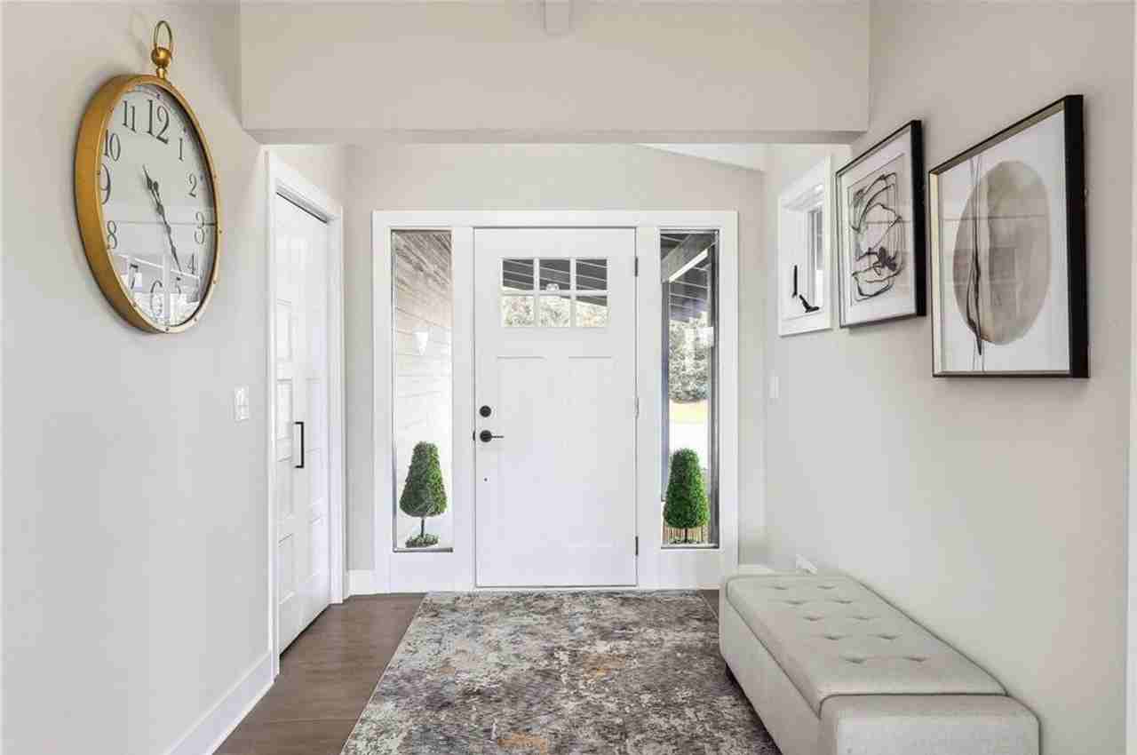 7001 Antrim Rd - Photo 3 of 33