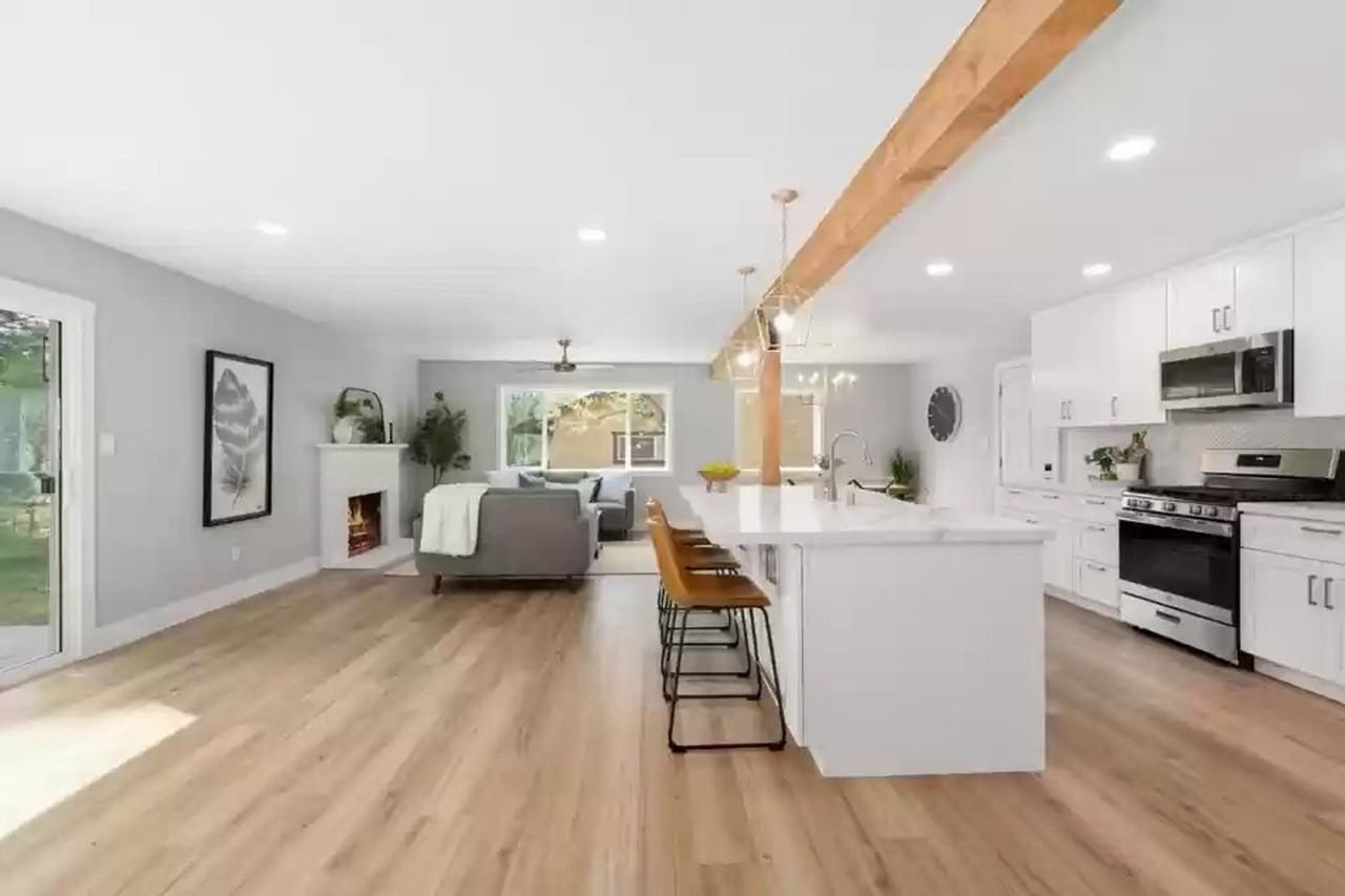 14869 Torrey Pines Dr - Photo 3 of 18