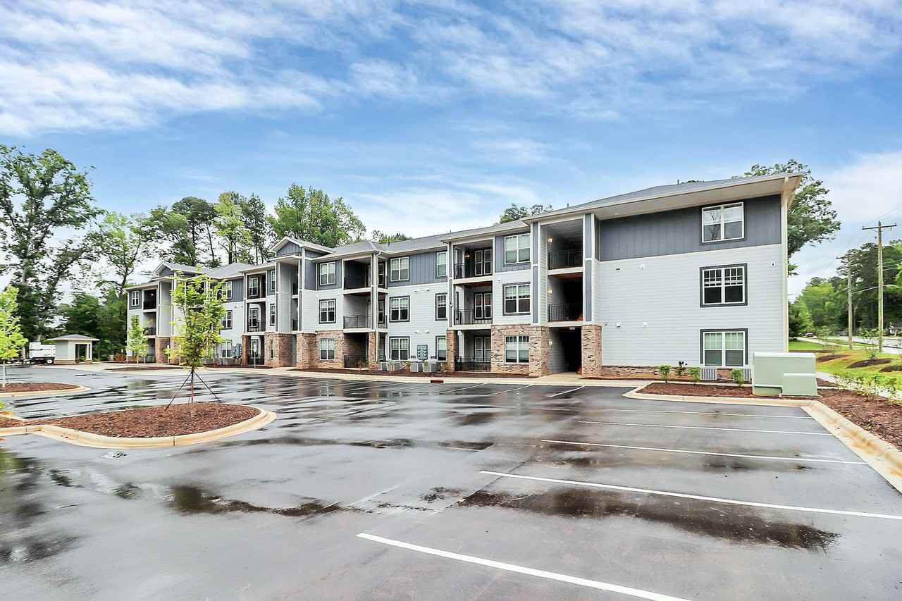 520 Tom Hunter - Photo 2 of 50