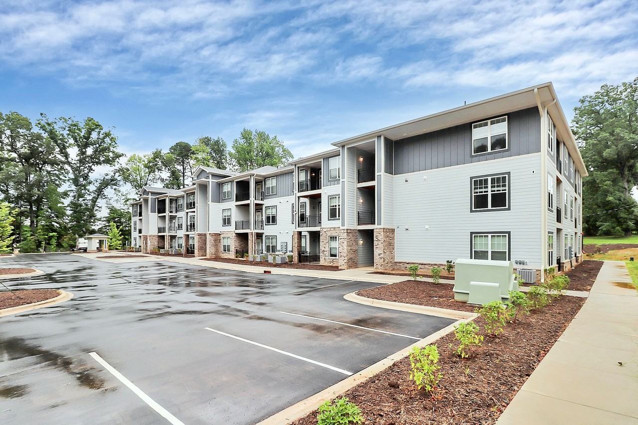 520 Tom Hunter - Photo 3 of 50