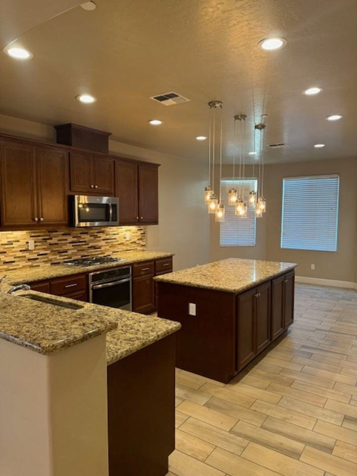 1168 W Branch Ct - Photo 3 of 14