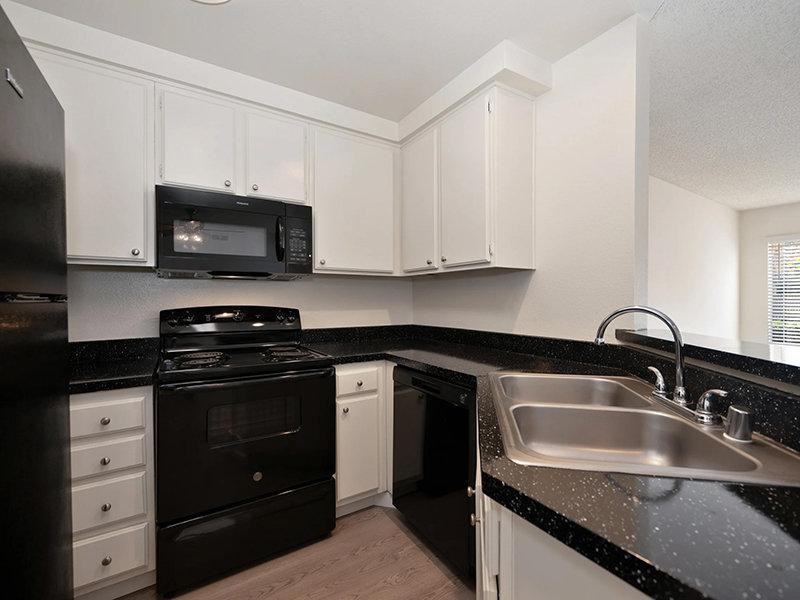 1332 Morning View Dr - Photo 5 of 20