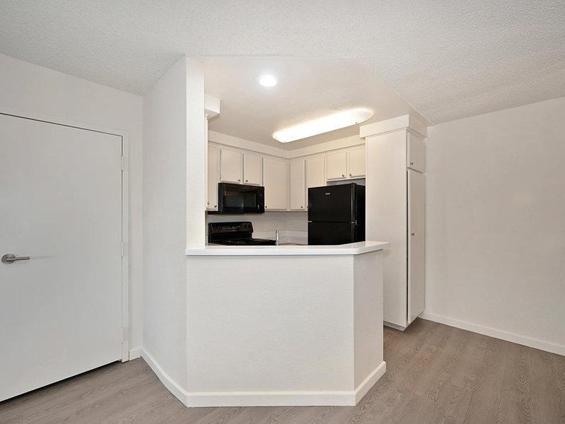 1332 Morning View Dr - Photo 4 of 20