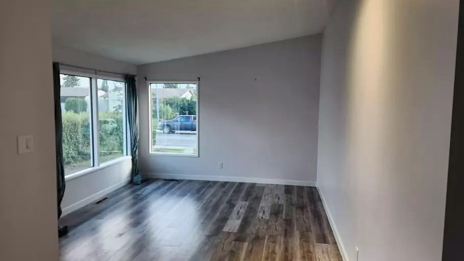 15716 84 Ave Nw - Photo 2 of 7