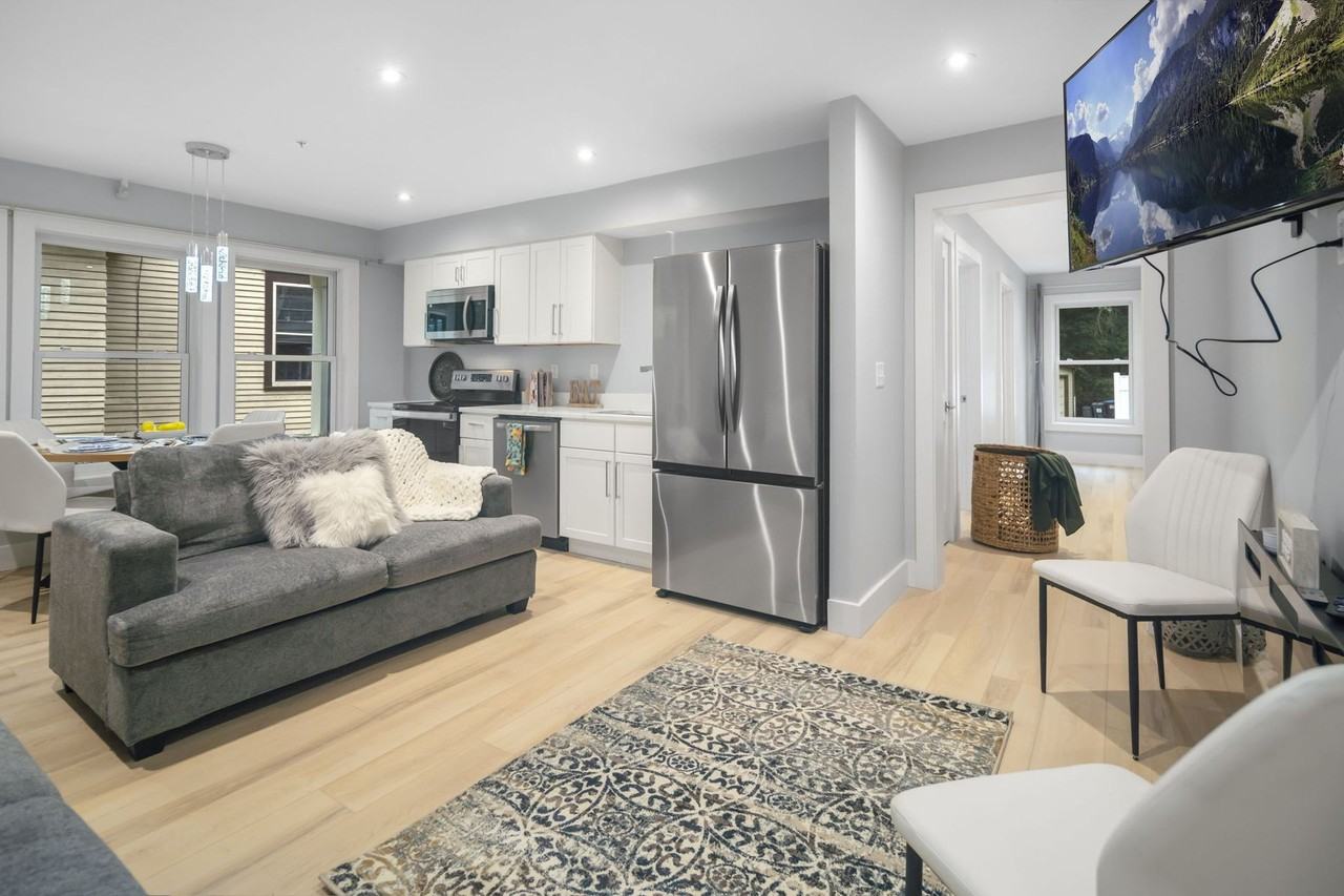 200 Highland Ave - Photo 2 of 50