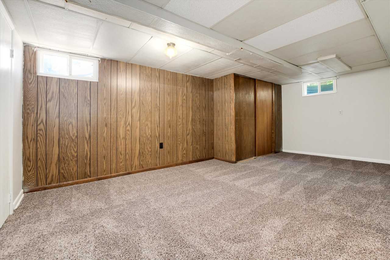 12405 E Park Lane Dr - Photo 3 of 34