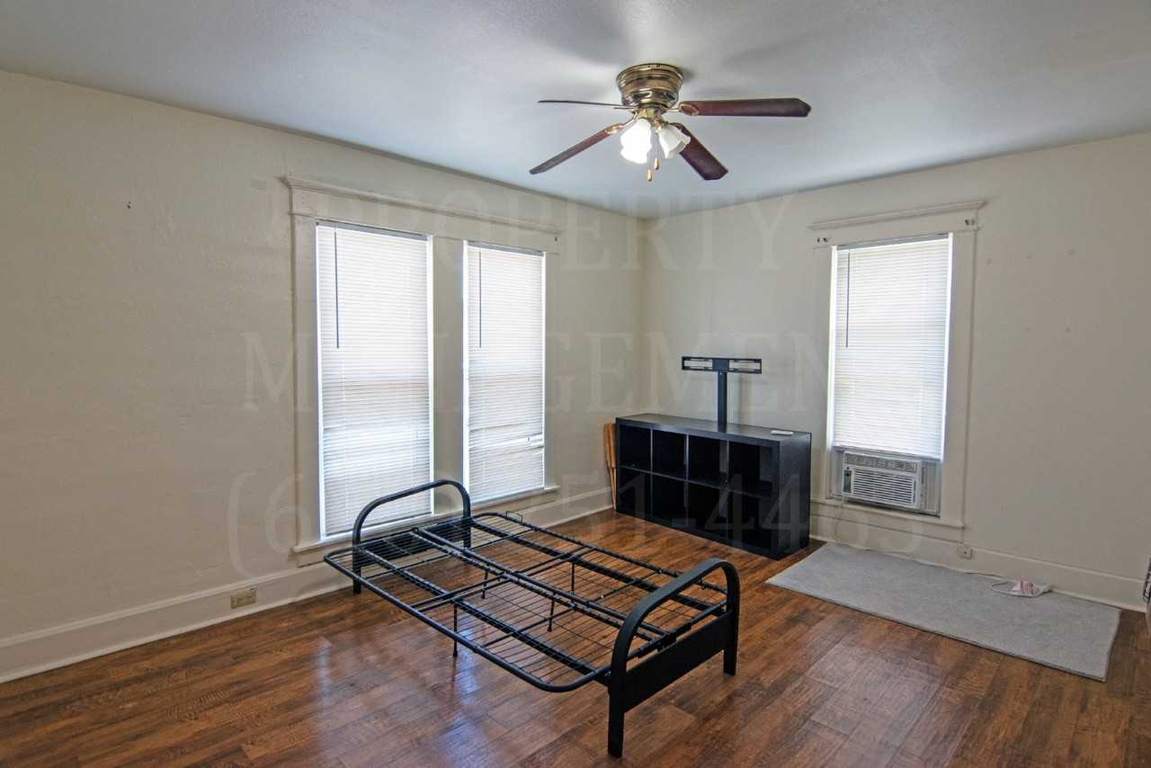 411 W 12th St #3 - Photo 3 of 12