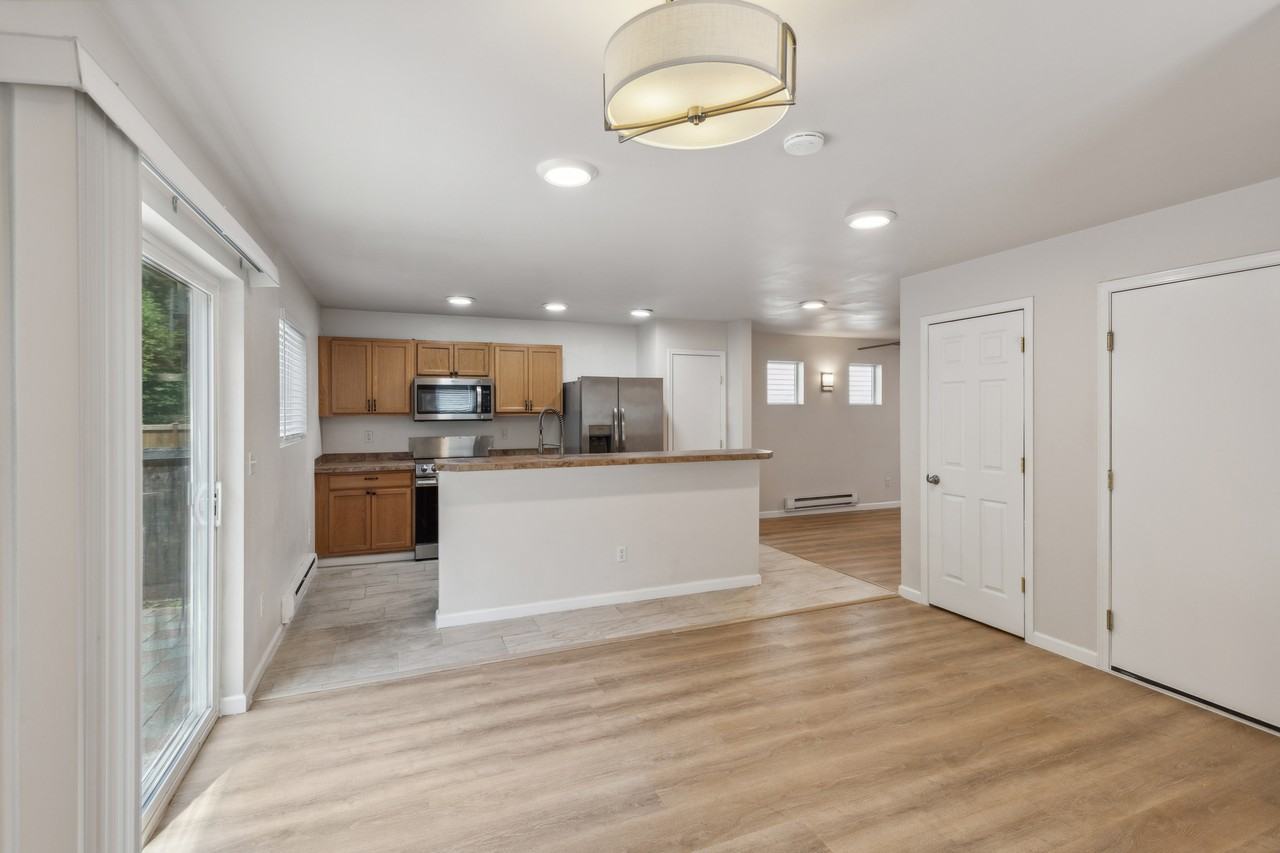 11031 Elliston Way Ne - Photo 3 of 50