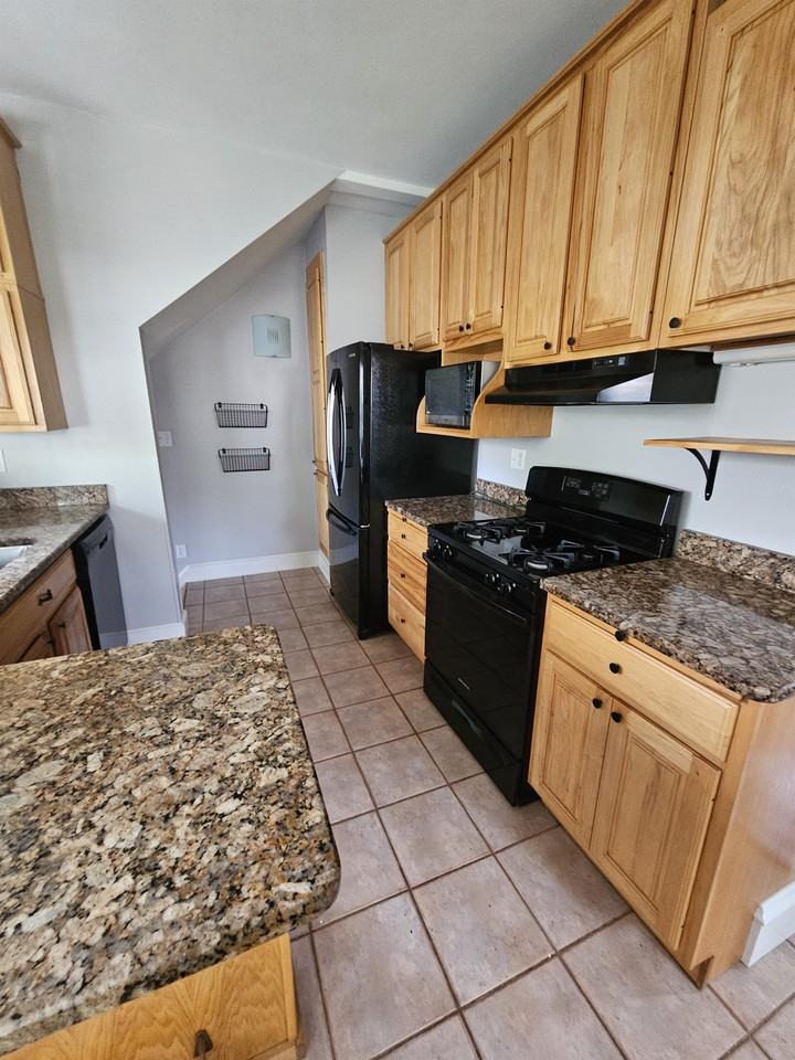 1104 N Madison St - Photo 2 of 25