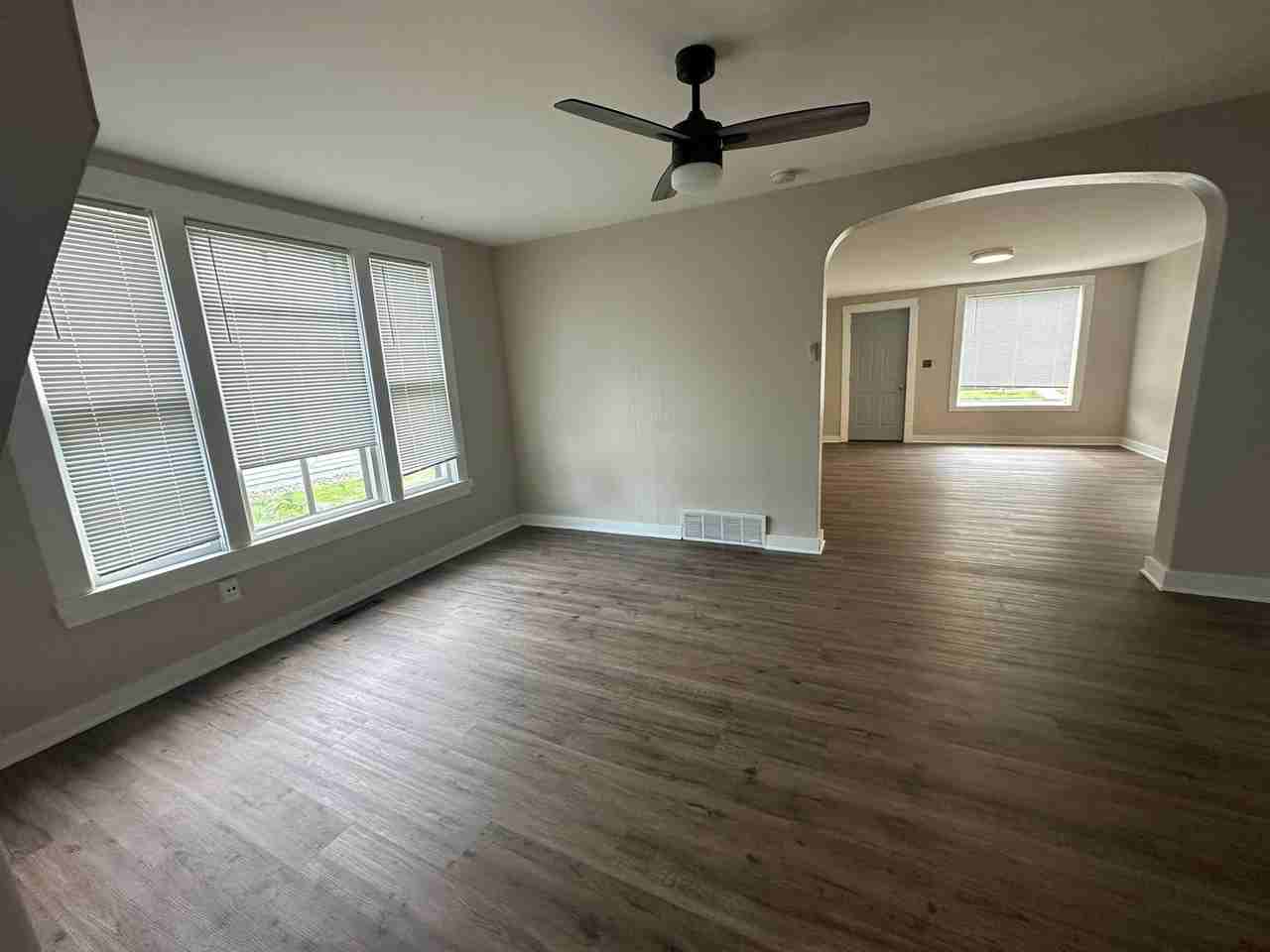 7 N State St - Photo 3 of 18