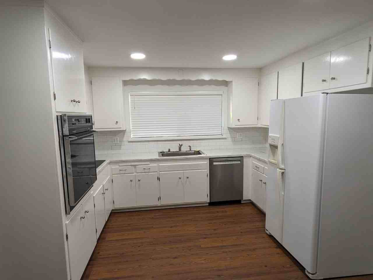 1051 Palisade St - Photo 3 of 12