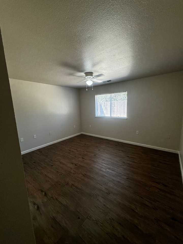 1549 Meadow St - Photo 2 of 22