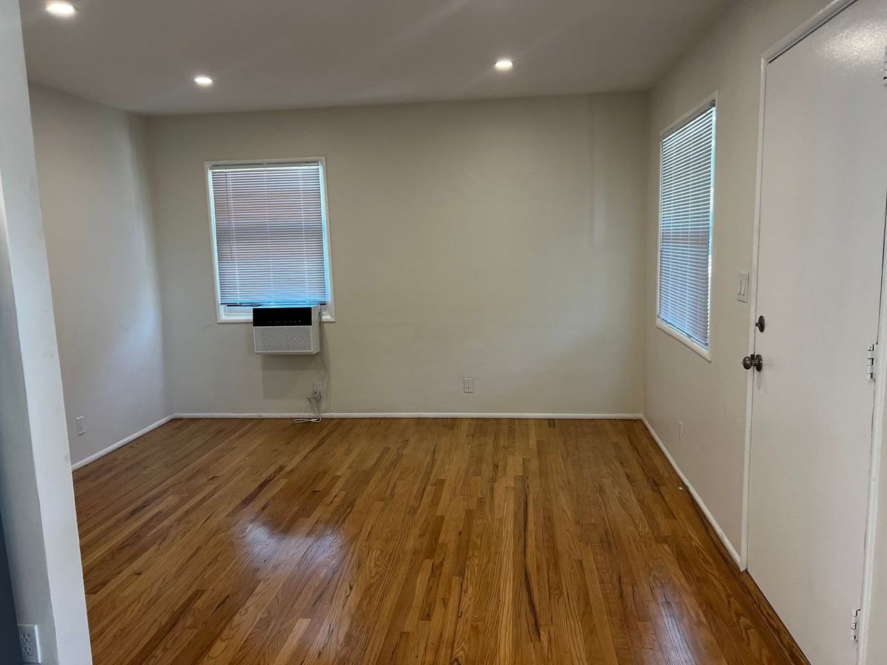 5823 Greenleaf Ave - Photo 2 of 19