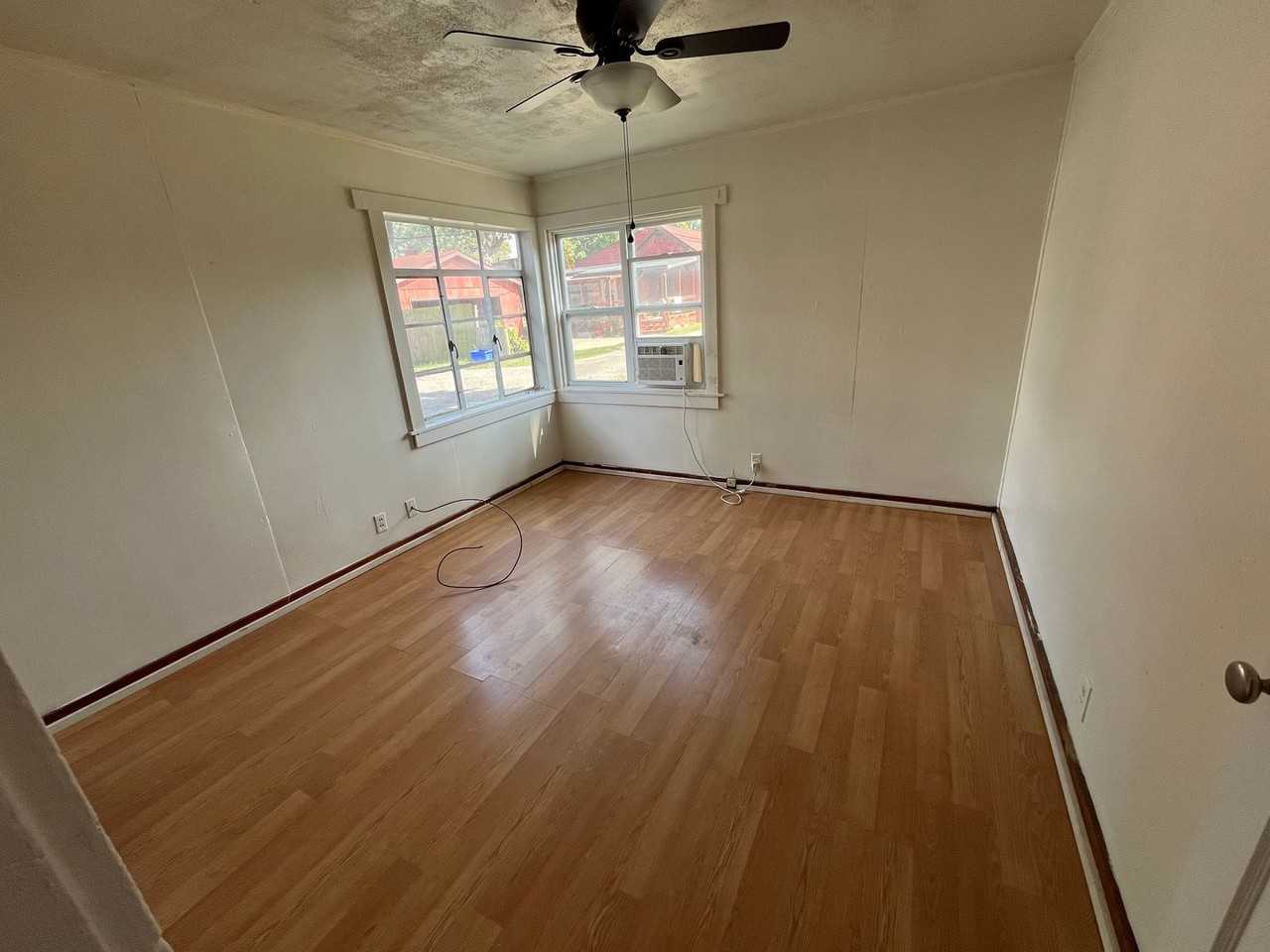 111R S Central Ave - Photo 3 of 4