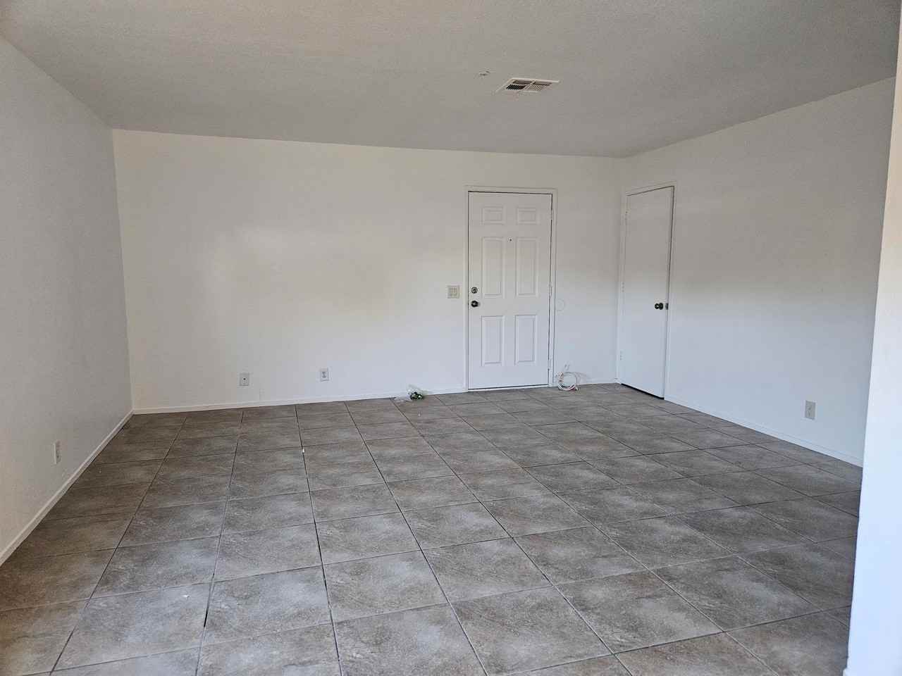 BRAND NEW INSIDE 3 bed/2 bath - Photo 3 of 17