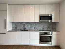 featured image of 987 Queen St #3903