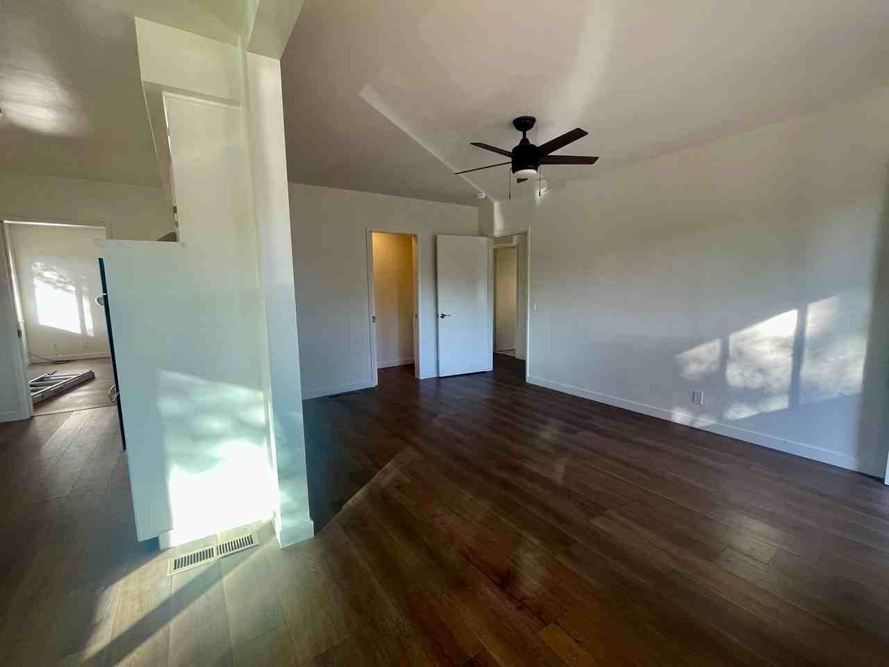 733 Olive St - Photo 7 of 21